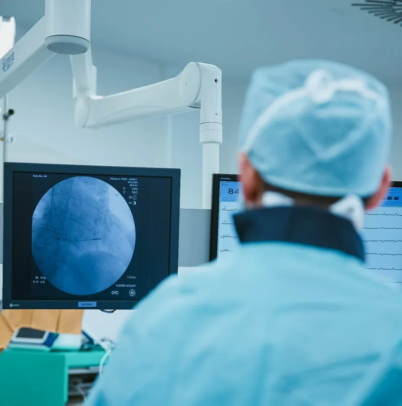 Positionnement des sondes dans le cœur en se repérant grâce à des rayons X